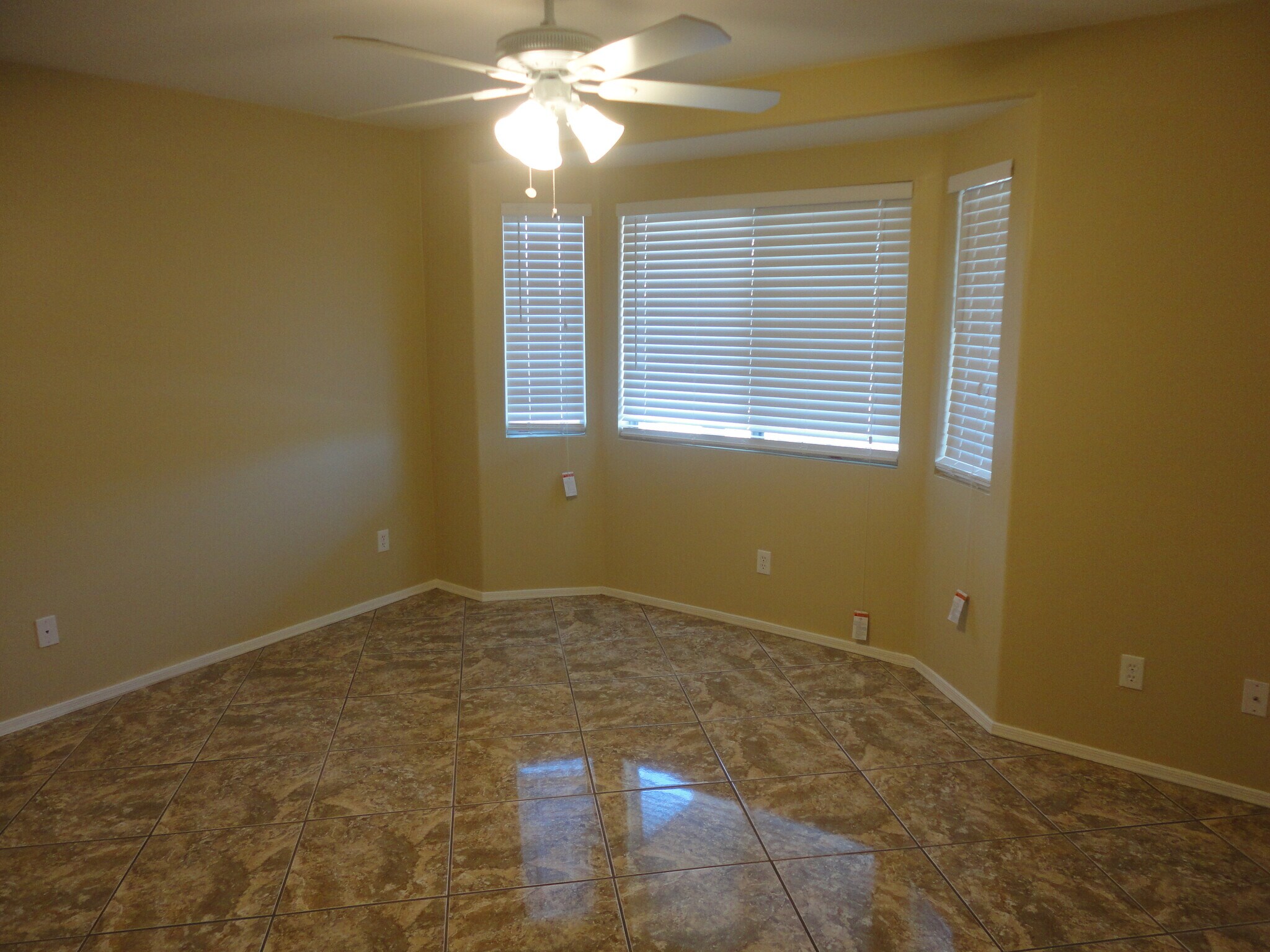 Building Photo - 684 W Echo Mesa Dr