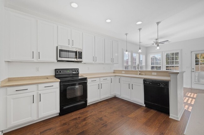 Building Photo - **Lovely 4/2.5 House in Wakefield Plantation**