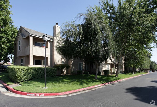 Building Photo - Sierra Ridge