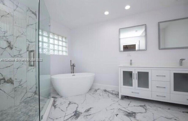 Building Photo - 3748 SW 148th Pl