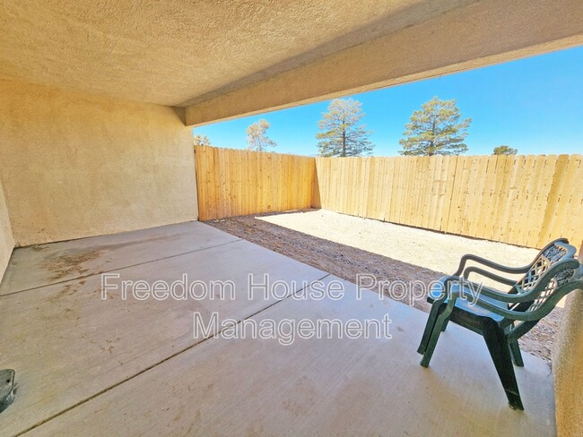 Building Photo - 600 San Lorenzo St