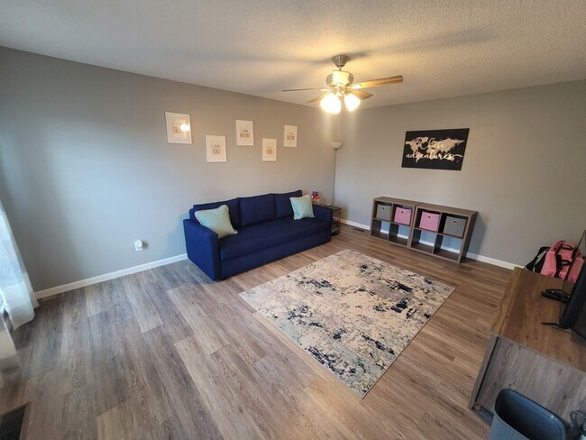 Building Photo - 1012 Meadowview Pl