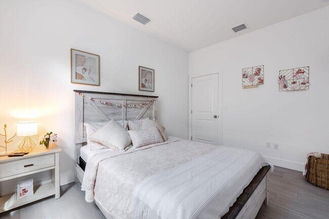 Building Photo - 3691 Saginaw Ave