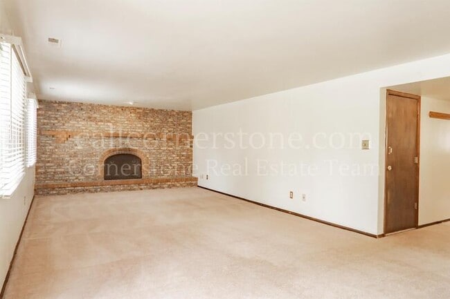 Building Photo - 3427 Clubheights Dr