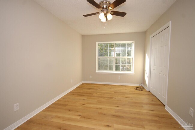 Building Photo - 2028 Cambridge Cir