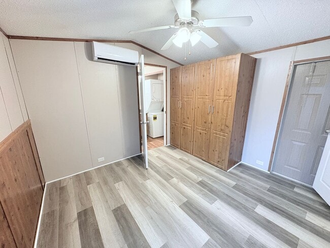 Building Photo - 930 Cedar Village Ln