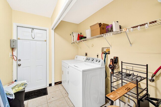 Building Photo - 7883 Blackwood Ln