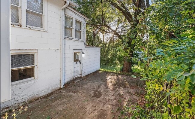 Building Photo - Charming 3-Bedroom Lower-Level Duplex