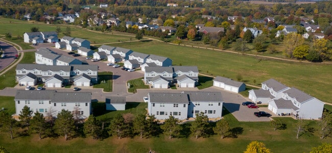 Building Photo - 1001 Alpine Way