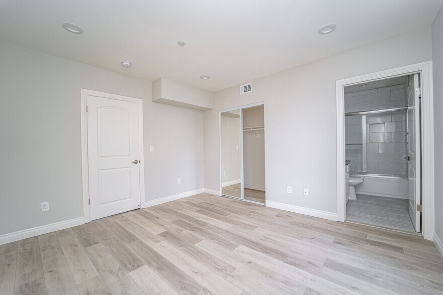 Building Photo - 6926 Morella Ave