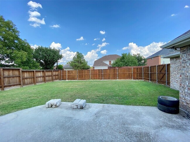 Building Photo - 1420 Hudspeth Dr