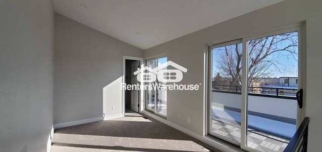 Building Photo - Beautiful 2 bed 2.5 bath Townhome Availabl...