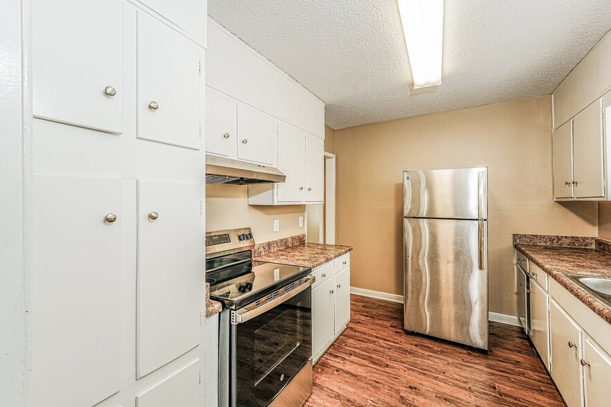 Building Photo - 158 24th St