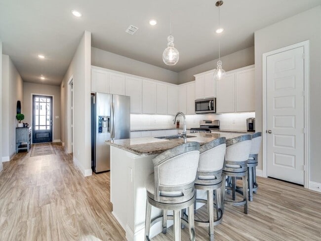 Building Photo - 1913 Renwick Dr