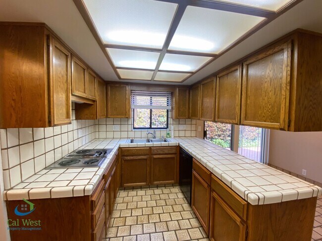 Building Photo - $5995 - Spacious 4 Bed/2 Bath Los Gatos Ho...