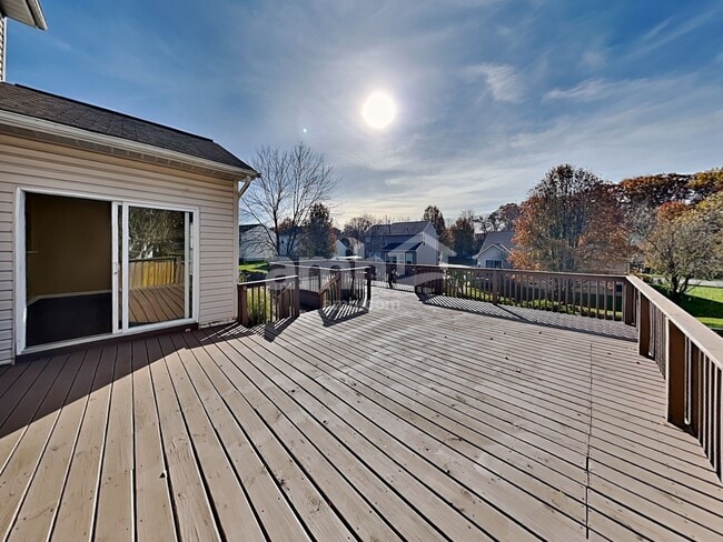 Building Photo - 285 Coyote Dr