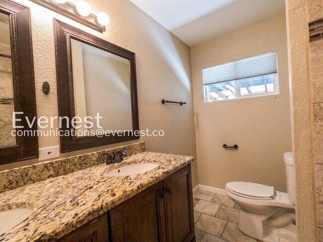 Building Photo - 3 Bed/1.5 Bath Home with Fenced yard / Coming Soon!