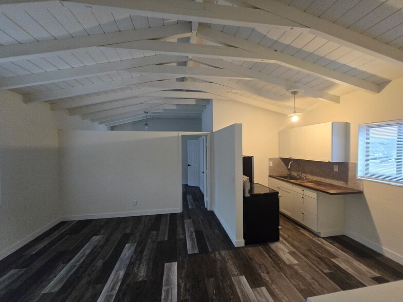 Building Photo - 602 SW 5th Ave