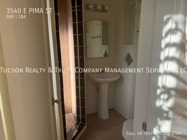 Building Photo - 3540 E Pima St