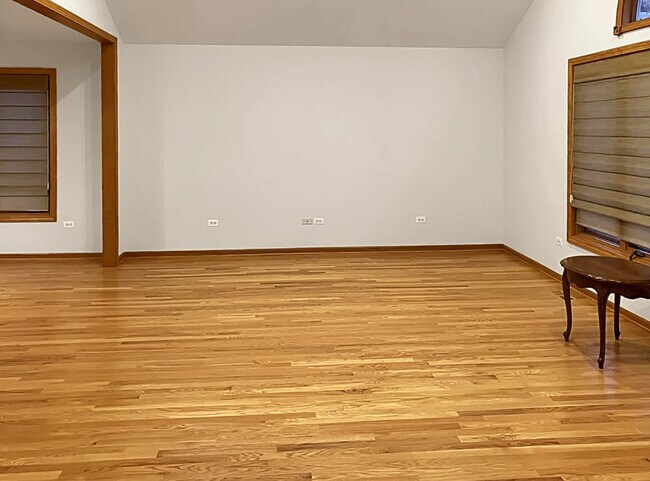 Building Photo - 2216 Carlow Dr