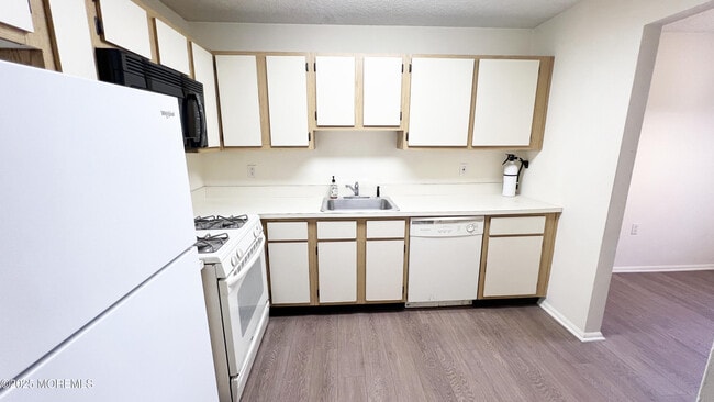 Building Photo - 1509 Dahlia Ct