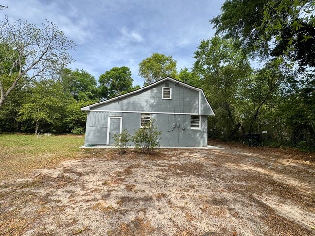 Building Photo - Unit B – Rear Home