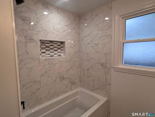 Building Photo - 65 Roseville St