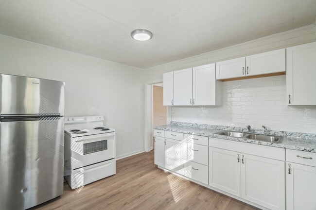 Building Photo - 2324 Greenfield Ln