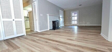 Building Photo - 3080 Southdale Dr