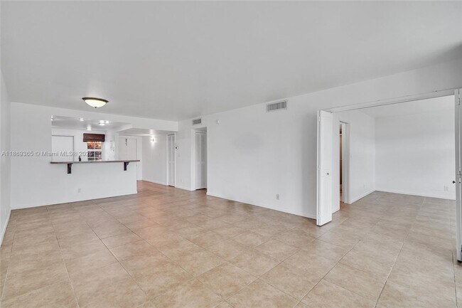 Building Photo - 2940 N Course Dr