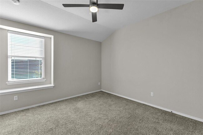 Building Photo - 709 Vaughn St