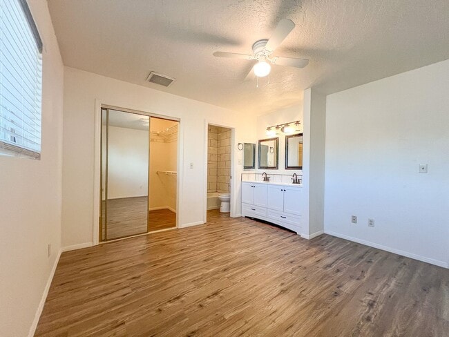 Building Photo - CLARKDALE: SINGLE-LEVEL END APARTMENT IN A...