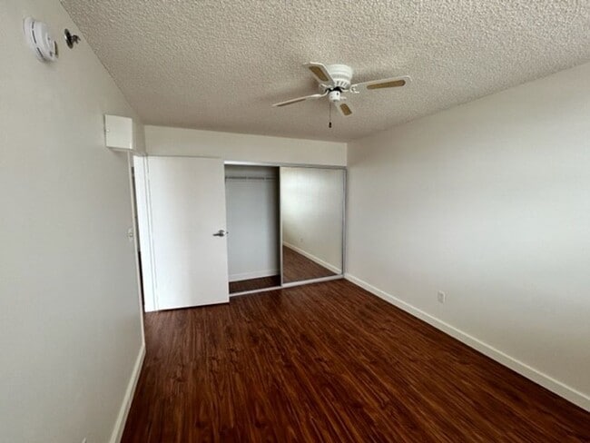 Building Photo - Great Views, Great Location and Beautiful ...