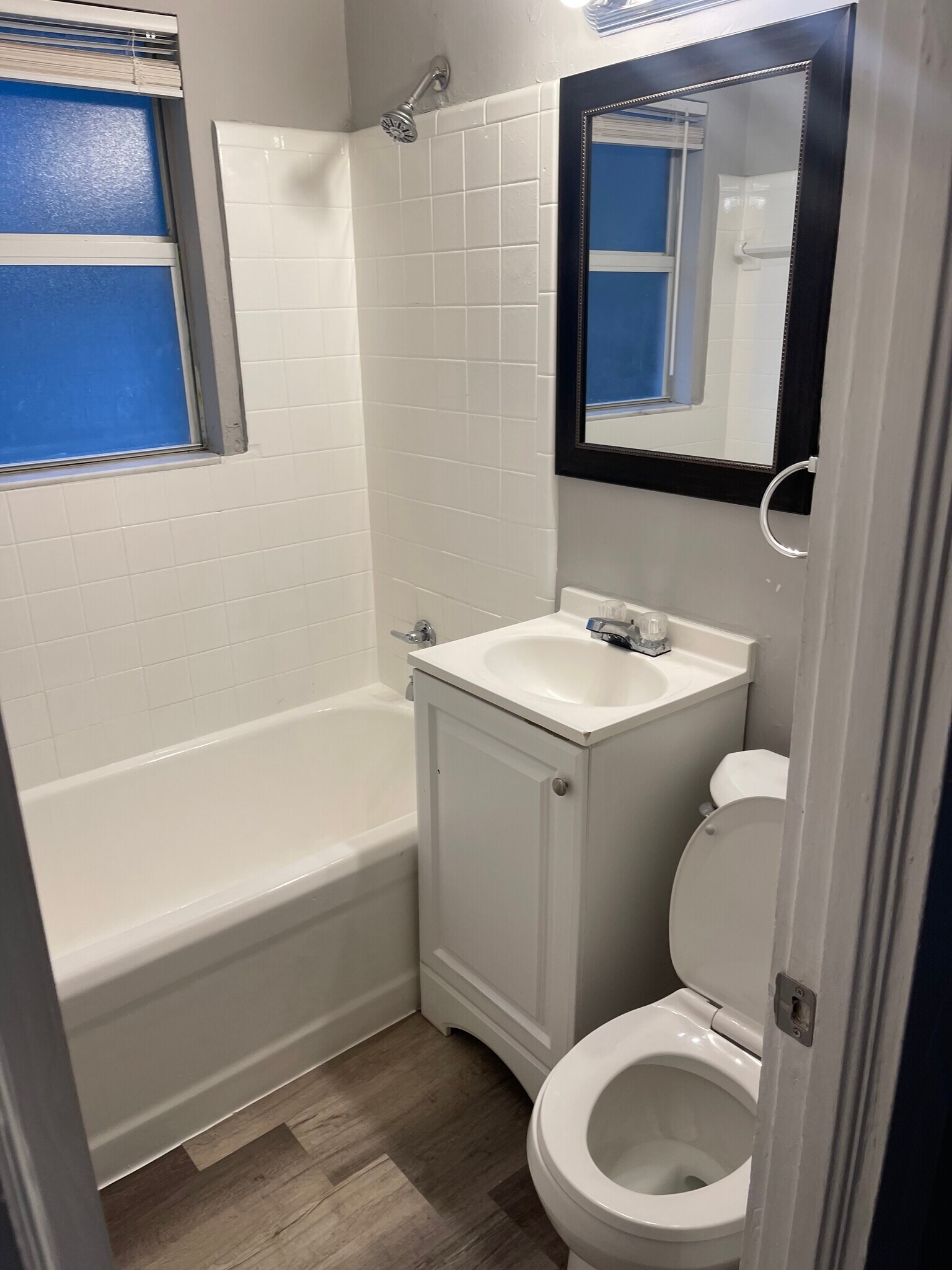 Building Photo - 776 14th Ave S