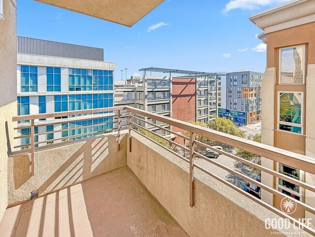 Building Photo - Beautiful East Village Condo w/ W/D, A/C & Balcony Views!