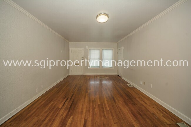 Building Photo - 902 S Oak Cliff Blvd
