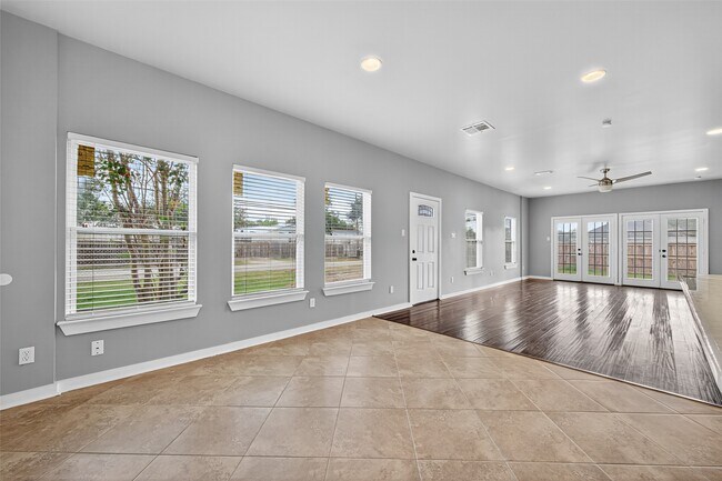 Building Photo - 146 Disney St