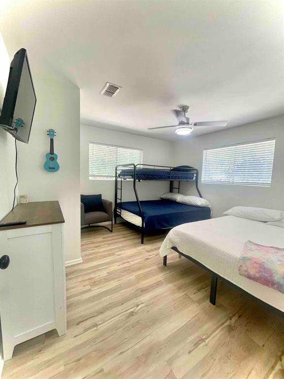 Building Photo - 1582 Valley Dr