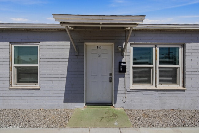 Building Photo - 907 N 22nd Pl