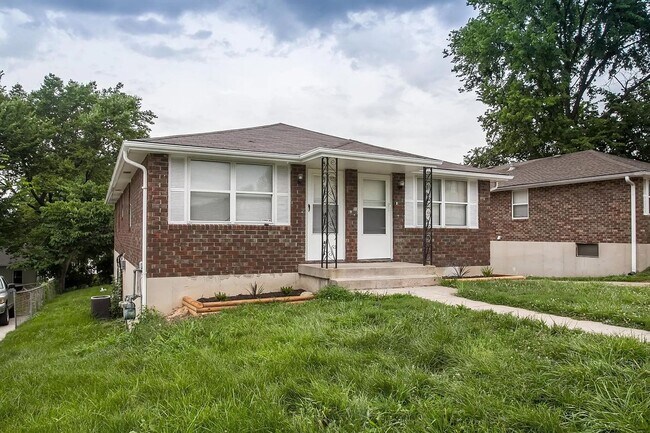 Building Photo - 4504-4506 N Jackson Ave