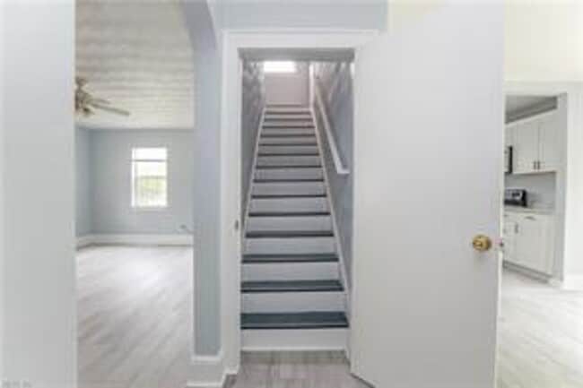 Building Photo - Renovated 3 bed, 1.5 bath Single-Family