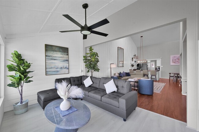 Building Photo - 39 Lakeview Village