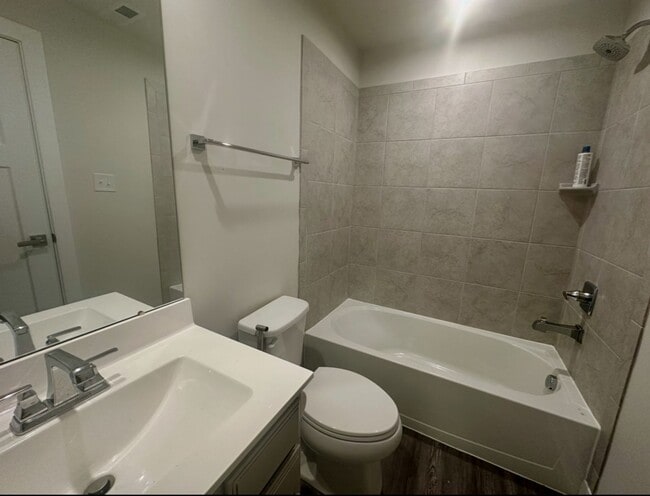 Building Photo - Middletown single family home - 4 bedrooms...