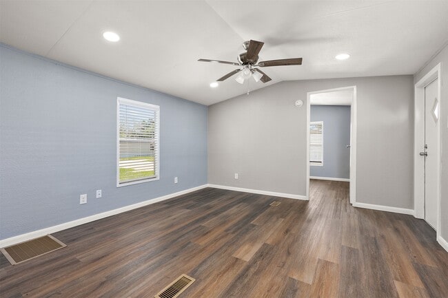 Building Photo - 2222 N Austin Ave