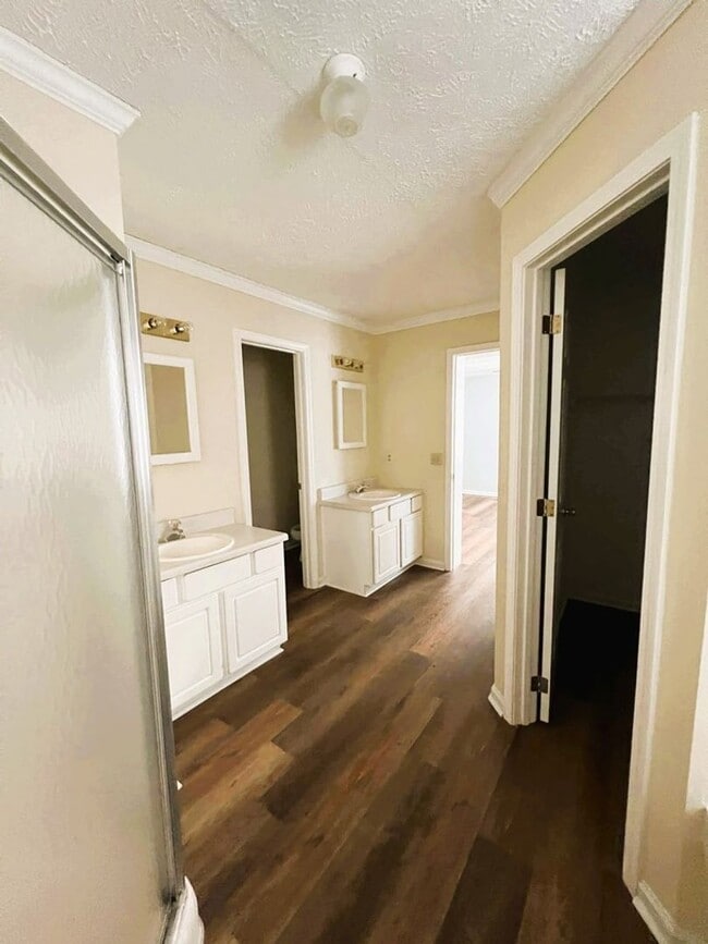 Building Photo - 108 Glenn Forest Dr