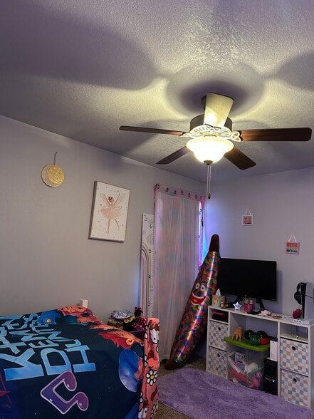 Building Photo - 4803 NE Oak Ln