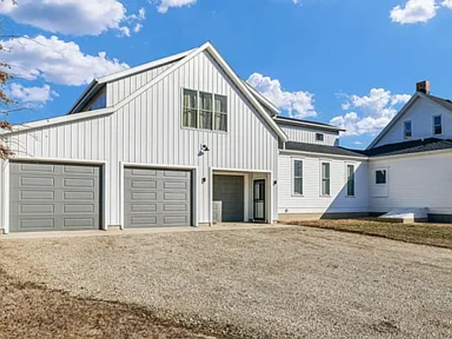 Building Photo - NEW LISTING-5 bedroom, 3 bathroom farmhouse-DeLand, Illinois