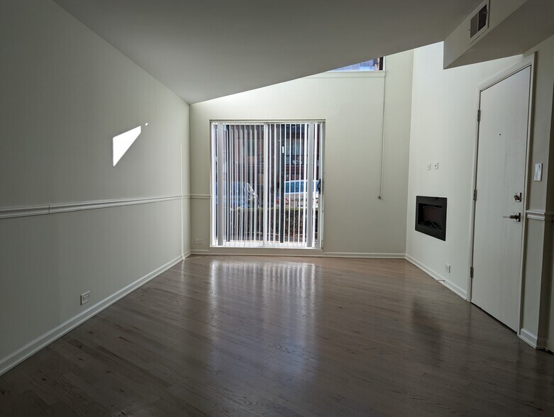 Building Photo - 1014 W Grace St