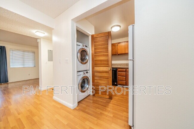 Building Photo - 8331 Vineyard Ave