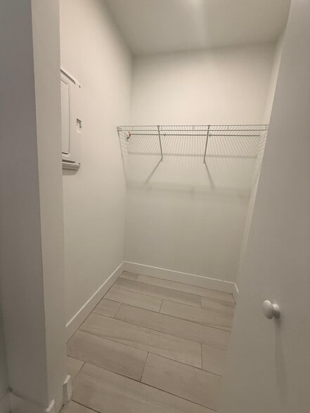 Building Photo - 765 E 20th St